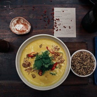 SOUPA VELOUTE GLYKOPATATA KAI KINOA