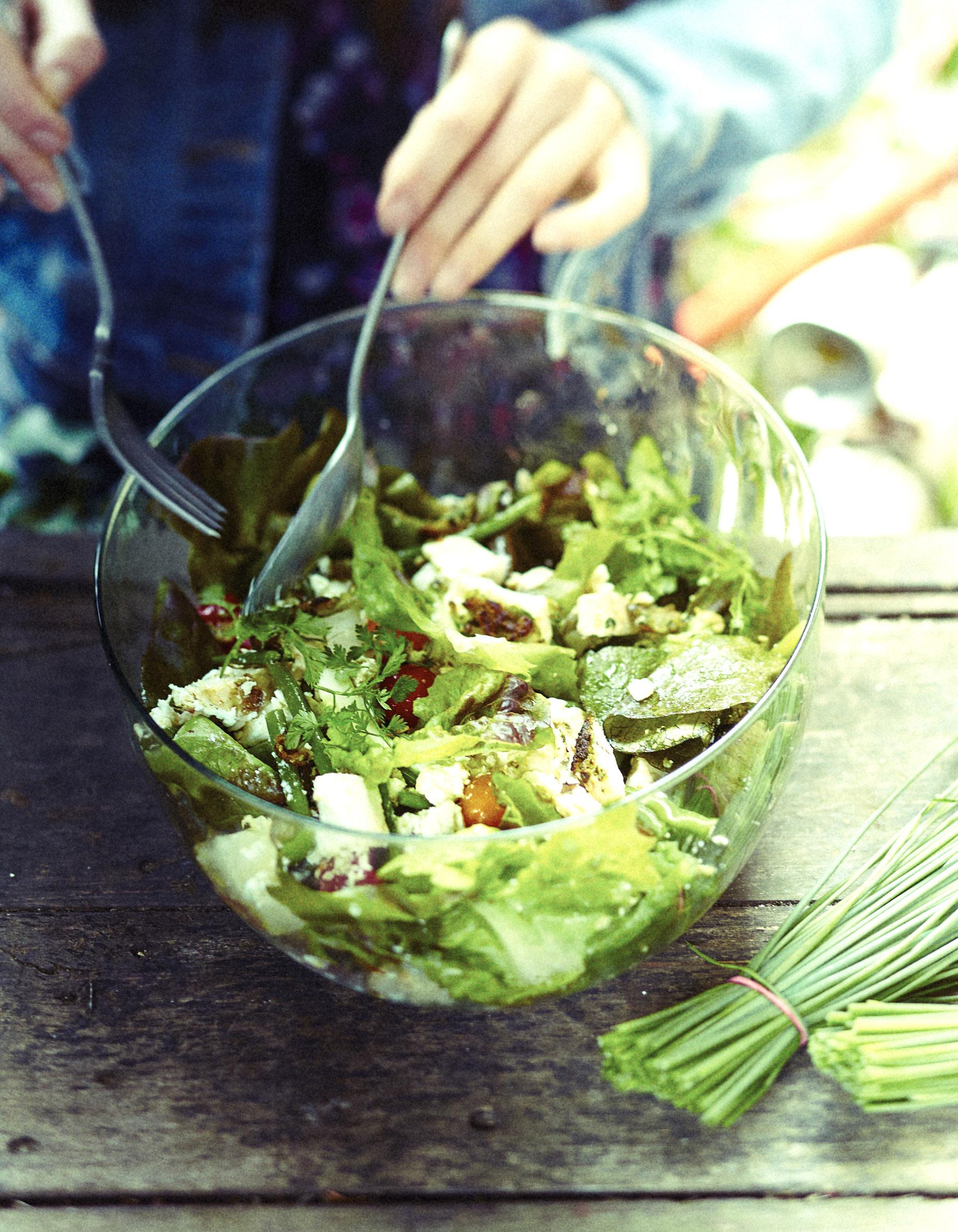 Τι συμβαίνει όταν τρώμε μόνο «ψητά με σαλάτα» για να αδυνατίσουμε; | clickatlife